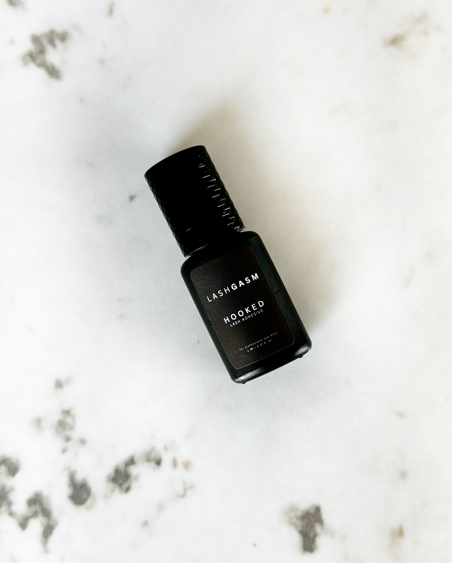 HOOKED LASH ADHESIVE